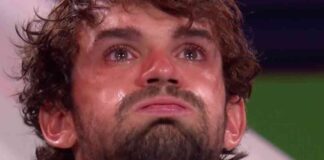 Tennis Star Falls Off Stage as Cousin Seals Historic Win – Emotional Moment tennis-star-falls-off-stage-as-cousin-seals-historic-win-emotional-moment