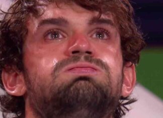 Tennis Star Falls Off Stage as Cousin Seals Historic Win – Emotional Moment tennis-star-falls-off-stage-as-cousin-seals-historic-win-emotional-moment