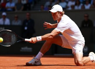 Holger Rune storms into French Open quarter-finals with commanding win