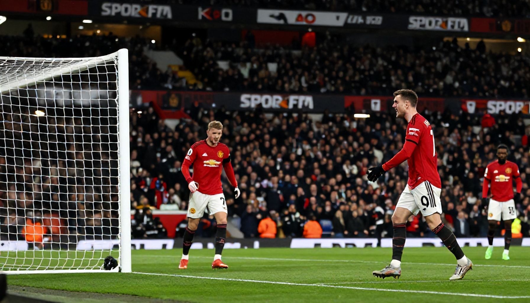 Manchester United Snatch Victory with Stoppage-Time Goal