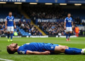 Tom Lockyer Collapses During Luton Town’s Match Against Huddersfield on Saturday