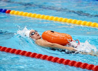 Swimmers Warned of Pull Buoy Overuse Risks Amid Training Boom