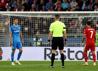 Referee delays crucial goal decision in stoppage time
